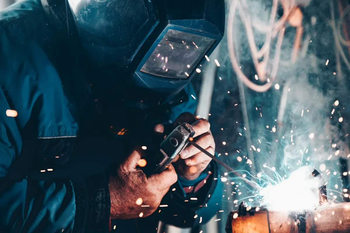 Handwerker 2026: Warum die Zettelwirtschaft Ihr größter Feind ist