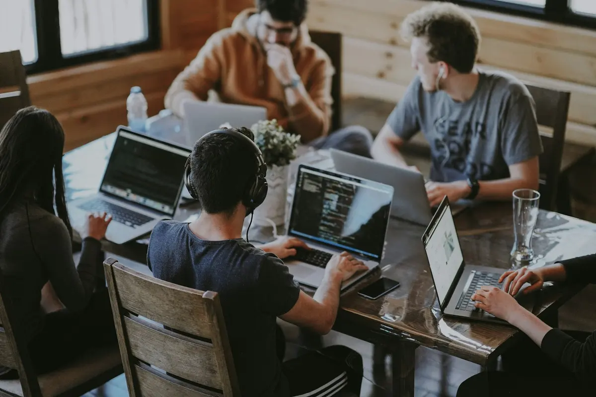Website mieten vs. kaufen: Was lohnt sich wirklich?